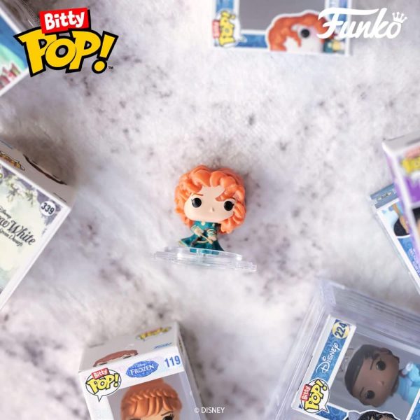 Funko Bitty Pop Disney Princesses - Cinderella. Snow White. Aurora and A Surprise Mystery Mini Figure - 0.9 Inch (2.2 Cm) Collectable - Stackable Display Shelf Included - Gift Idea
